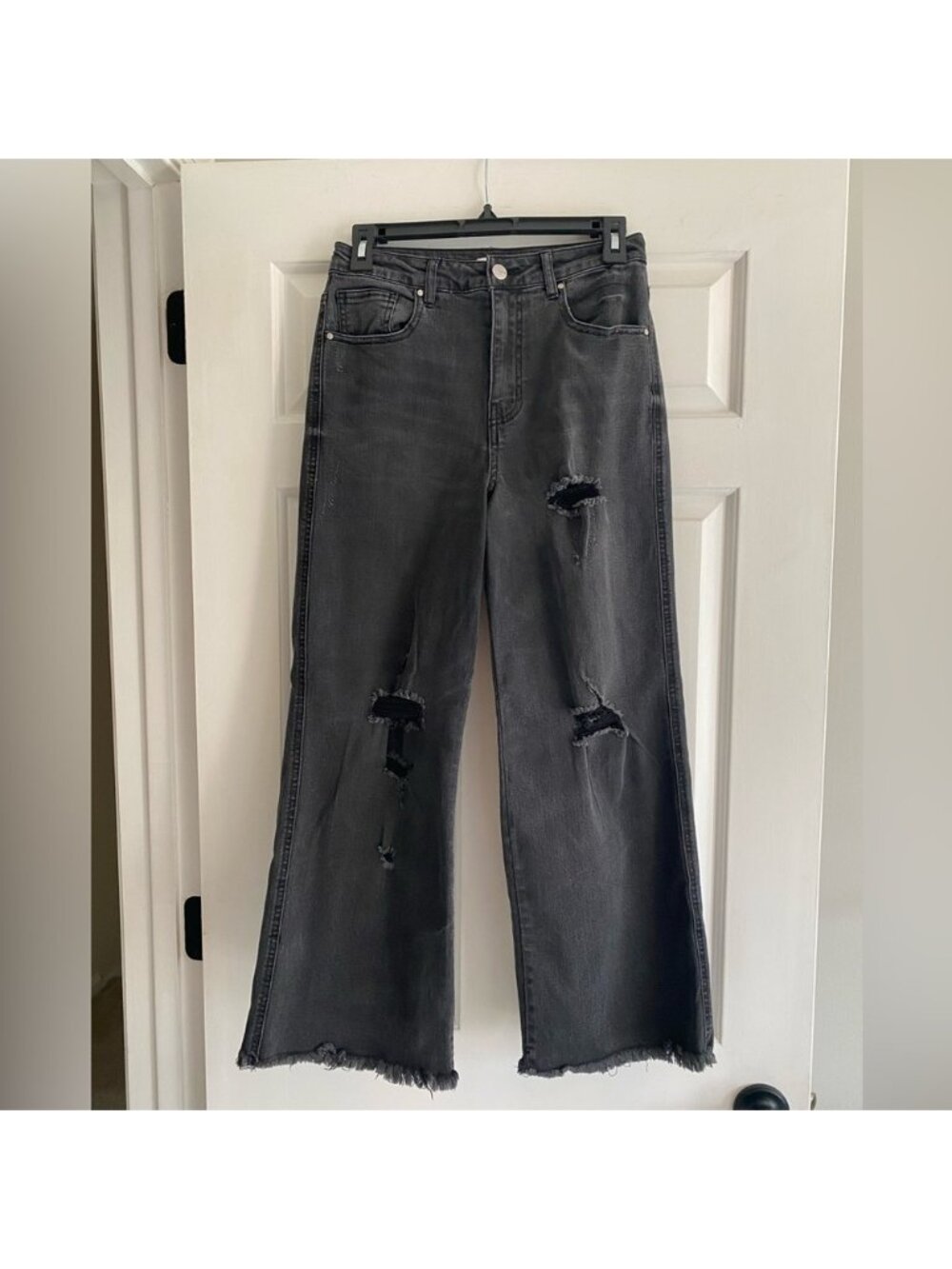 Forever 21 Wide Straight-leg Distressed Black Jeans Size 28